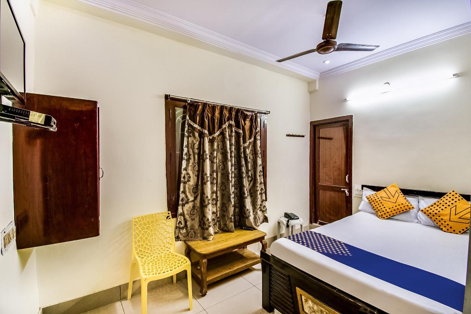 Spot On Sri Surya Lodge Guntūr Екстериор снимка