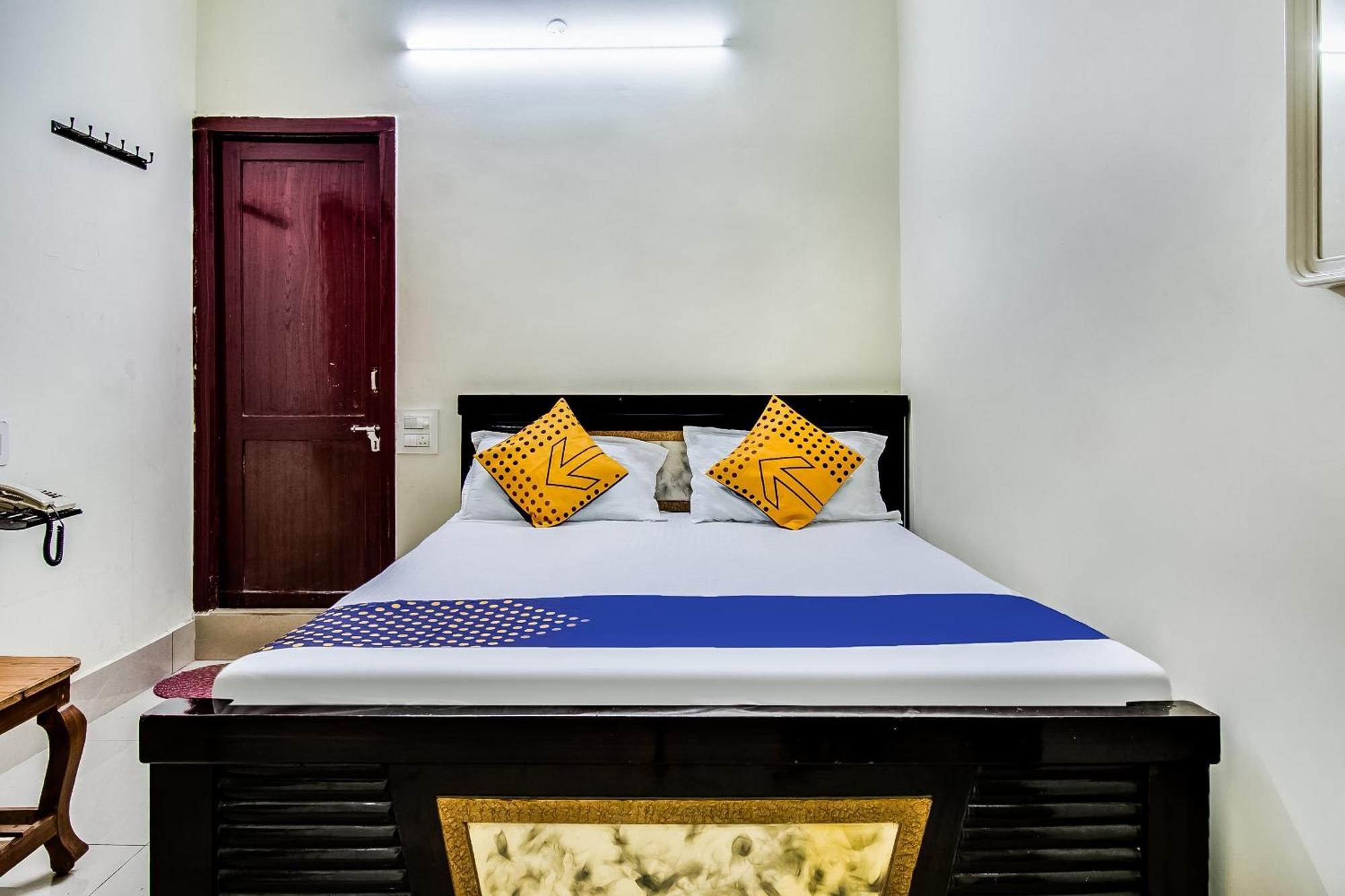 Spot On Sri Surya Lodge Guntūr Екстериор снимка