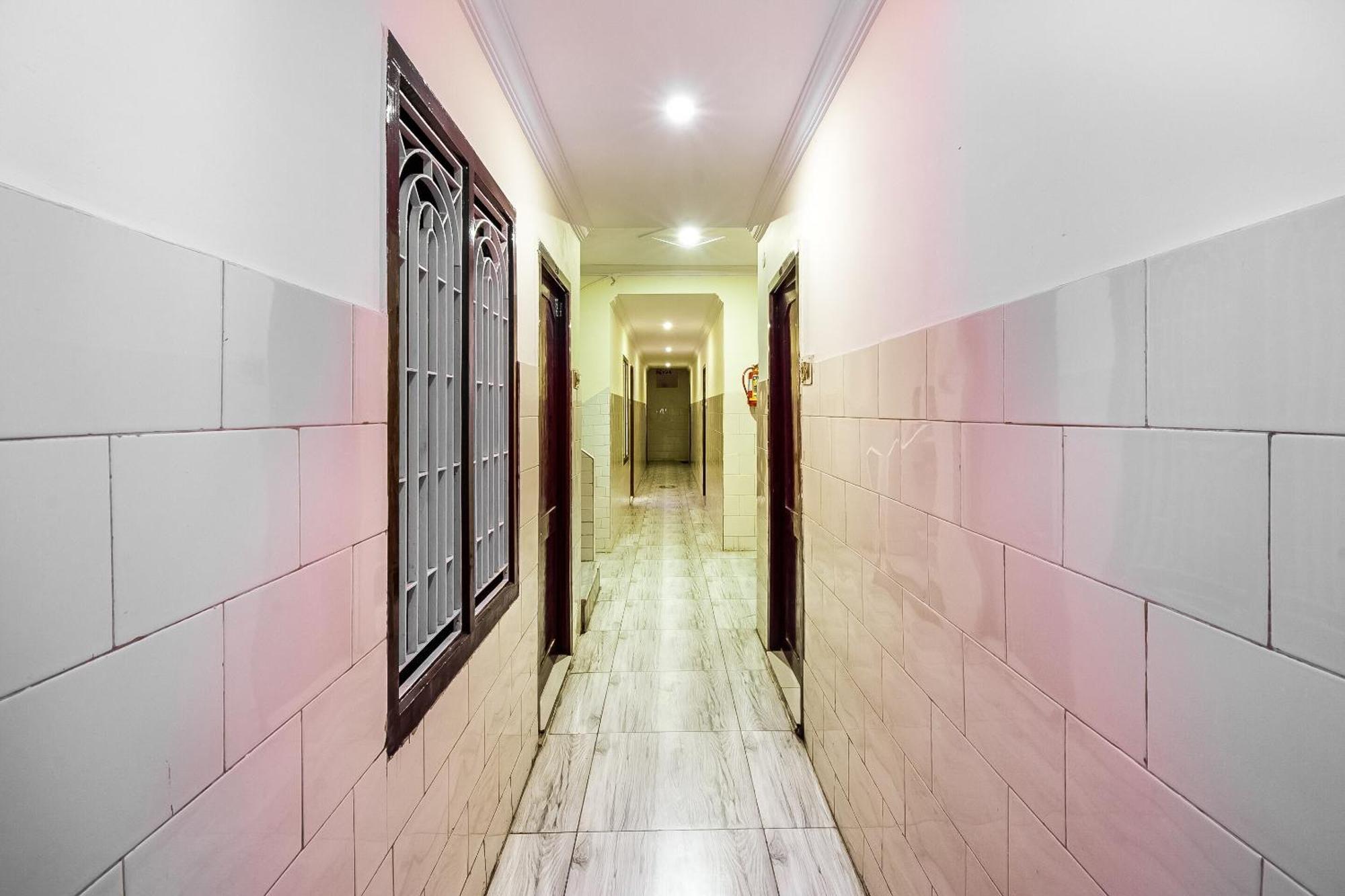 Spot On Sri Surya Lodge Guntūr Екстериор снимка