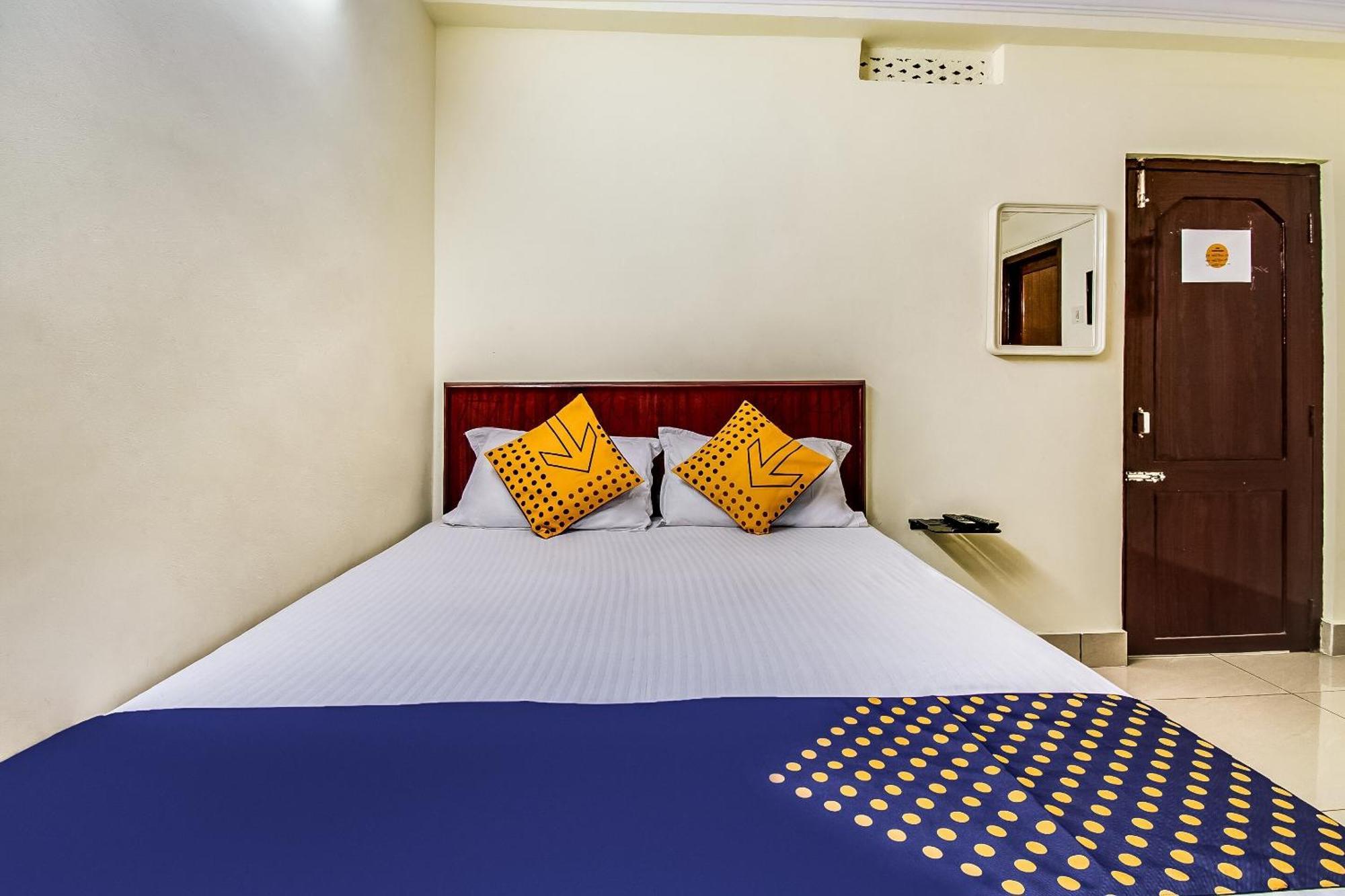 Spot On Sri Surya Lodge Guntūr Екстериор снимка