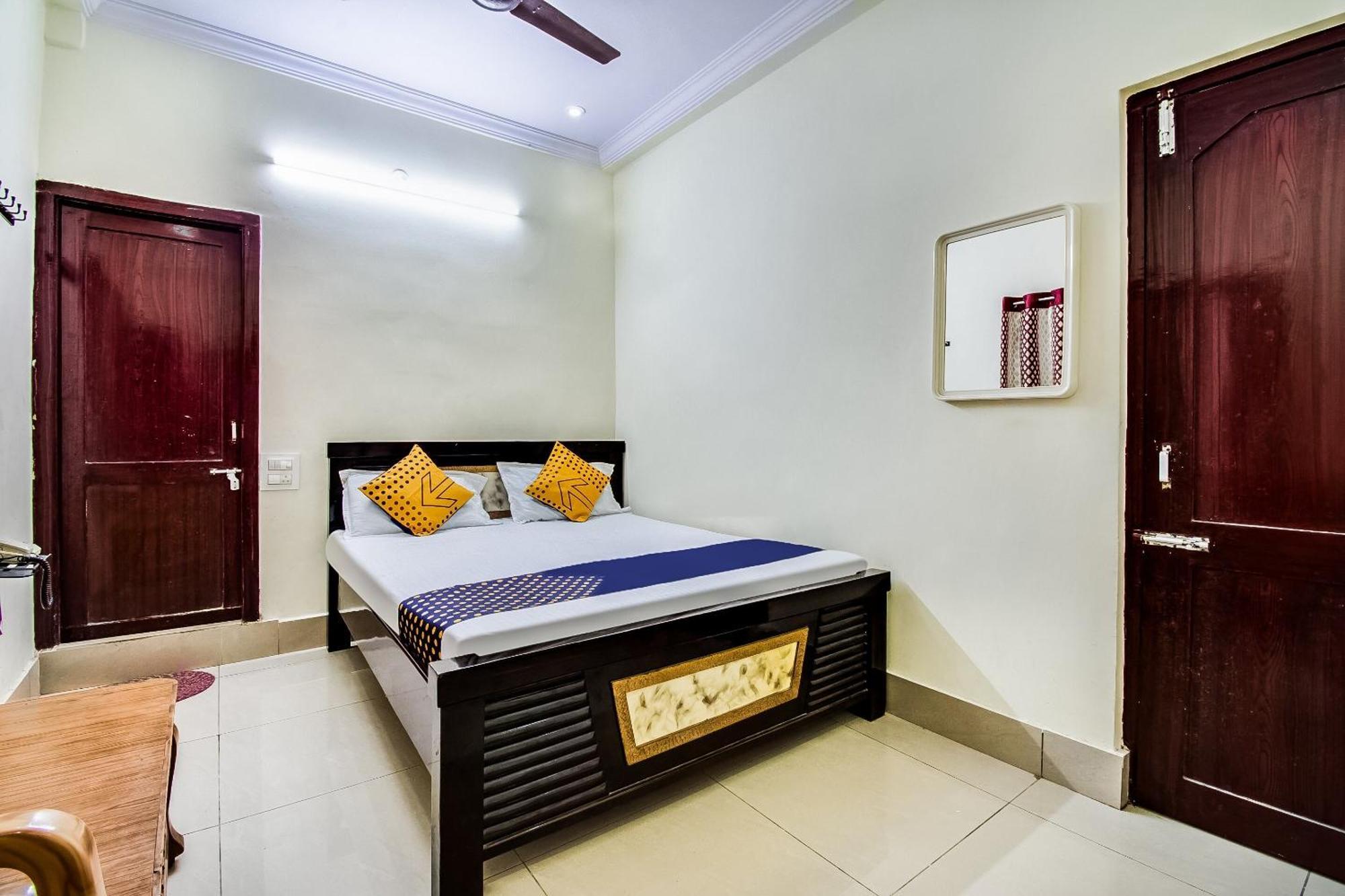 Spot On Sri Surya Lodge Guntūr Екстериор снимка