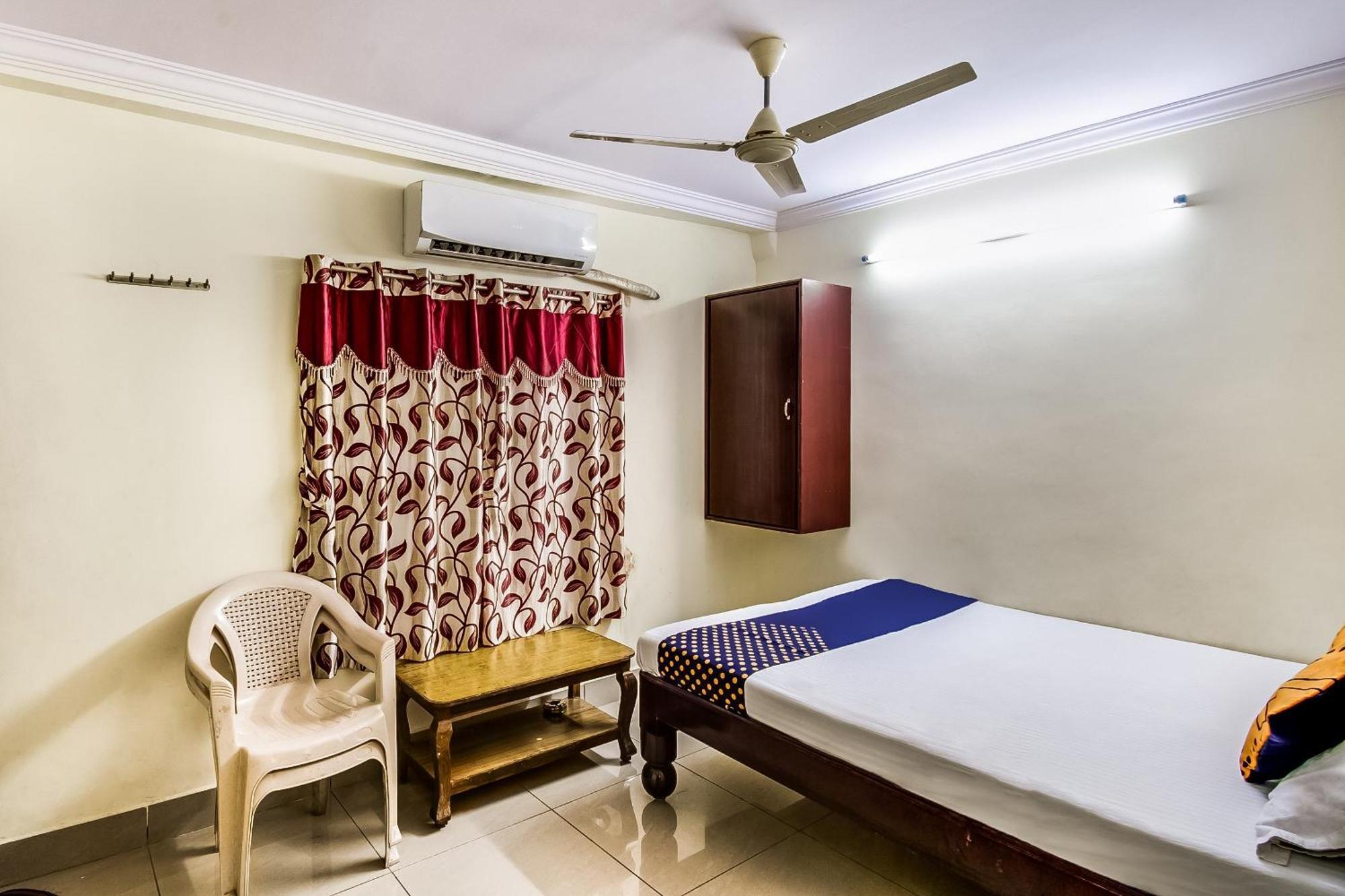 Spot On Sri Surya Lodge Guntūr Екстериор снимка