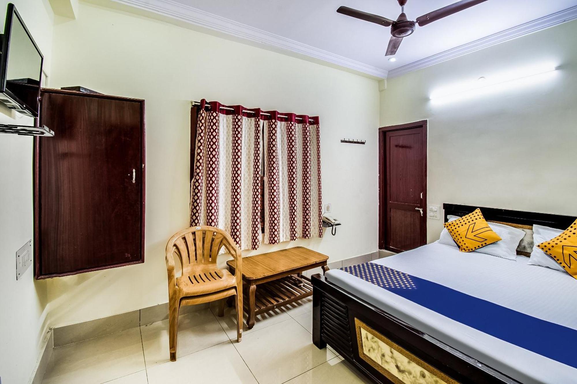 Spot On Sri Surya Lodge Guntūr Екстериор снимка