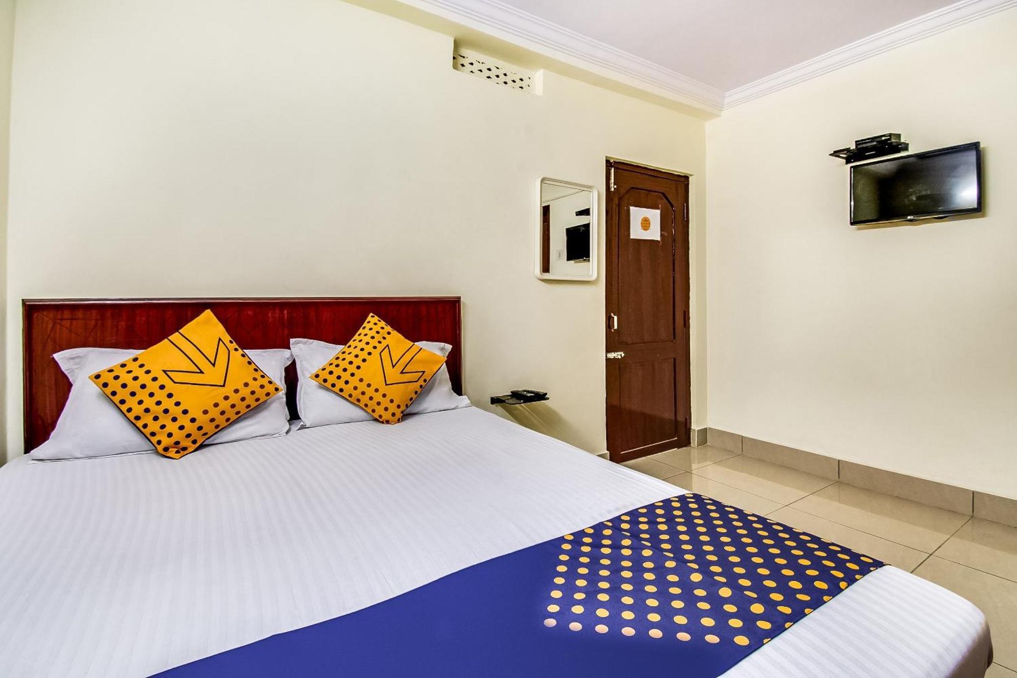 Spot On Sri Surya Lodge Guntūr Екстериор снимка