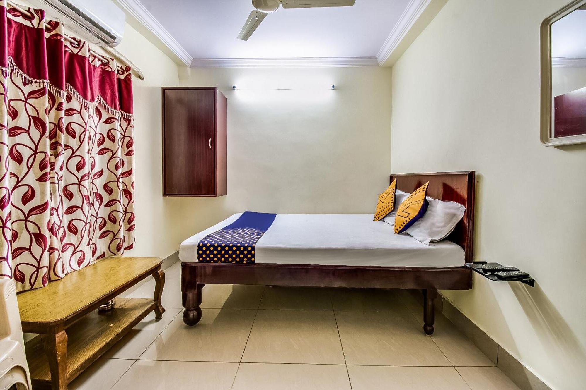 Spot On Sri Surya Lodge Guntūr Екстериор снимка