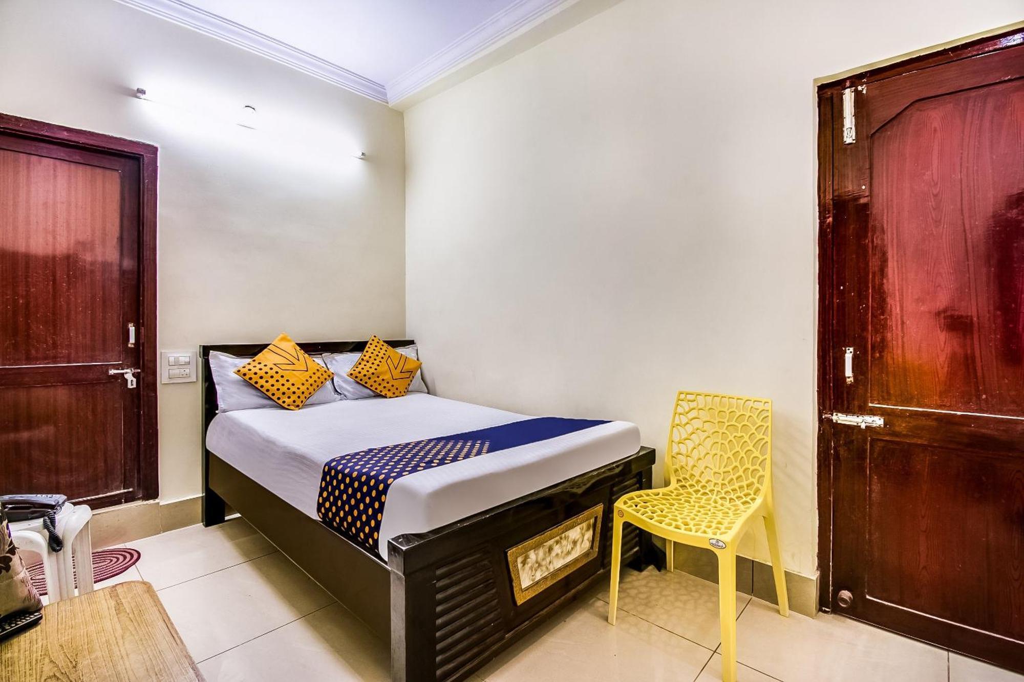 Spot On Sri Surya Lodge Guntūr Екстериор снимка