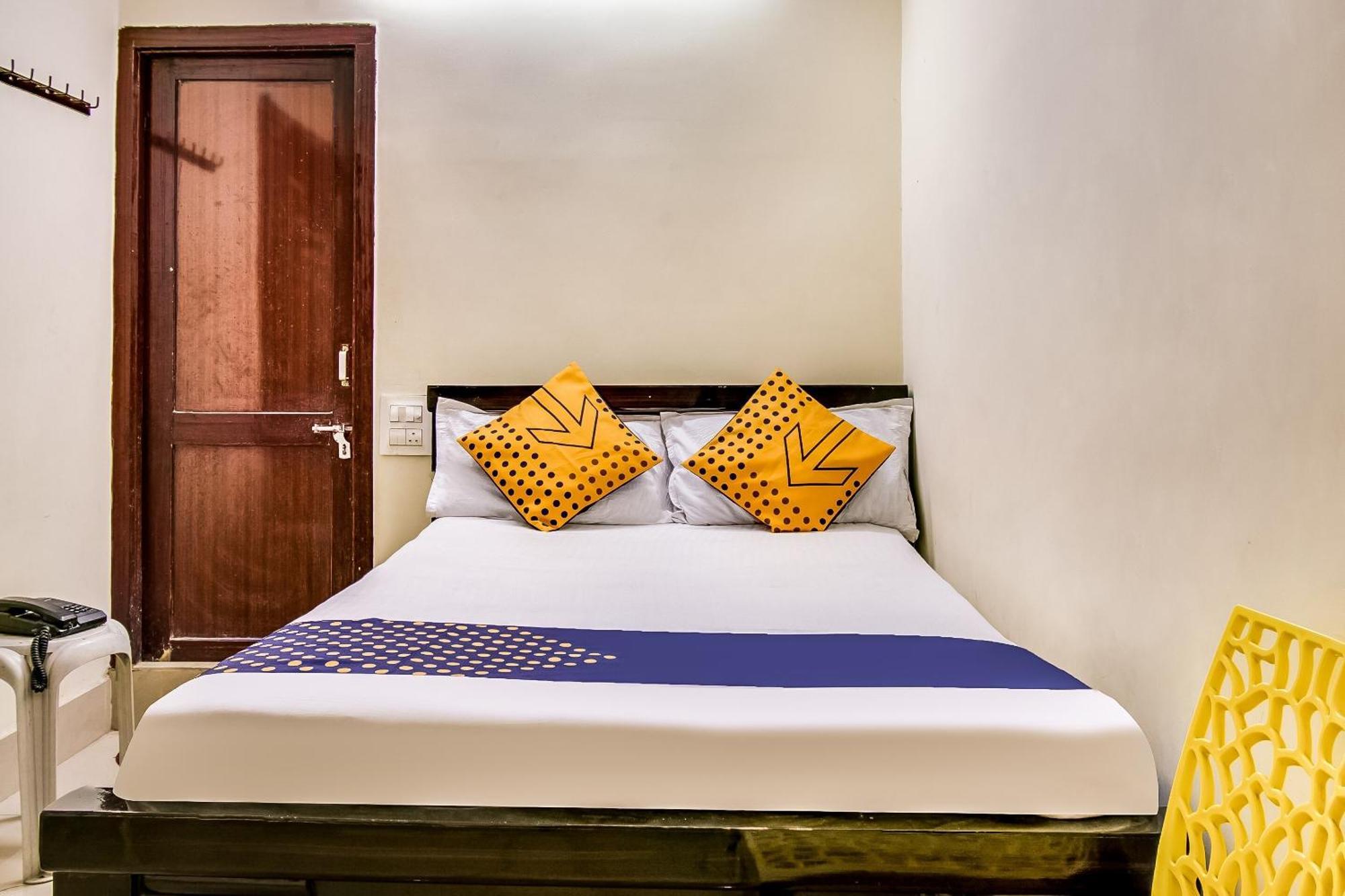 Spot On Sri Surya Lodge Guntūr Екстериор снимка