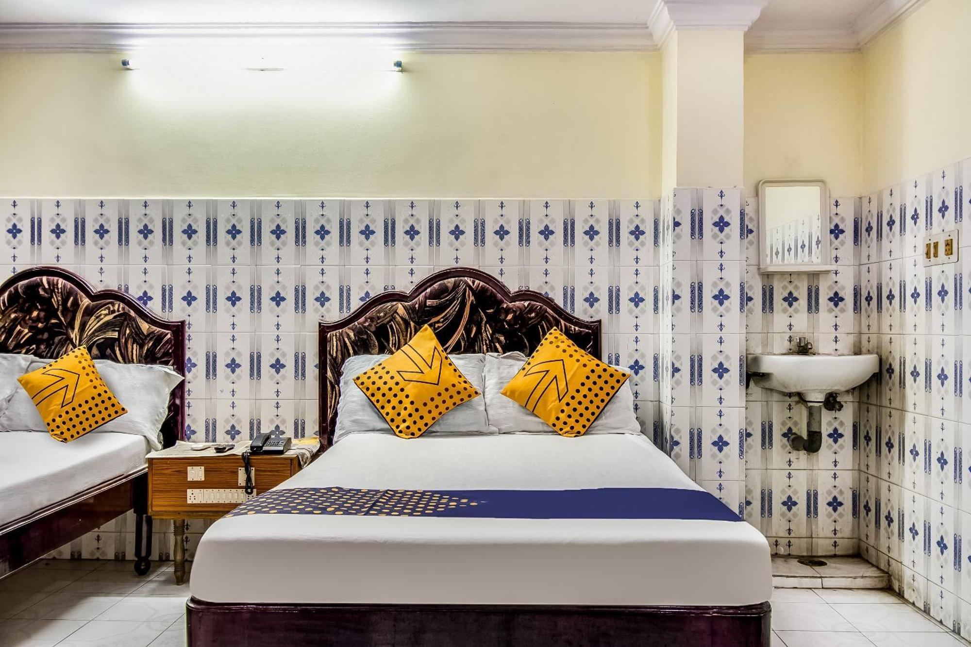 Spot On Sri Surya Lodge Guntūr Екстериор снимка
